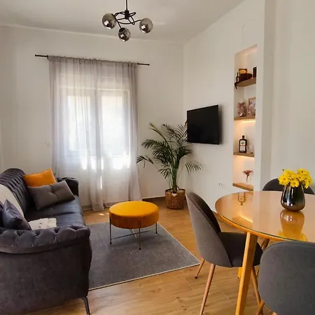 Maella Garden בית הארחה *