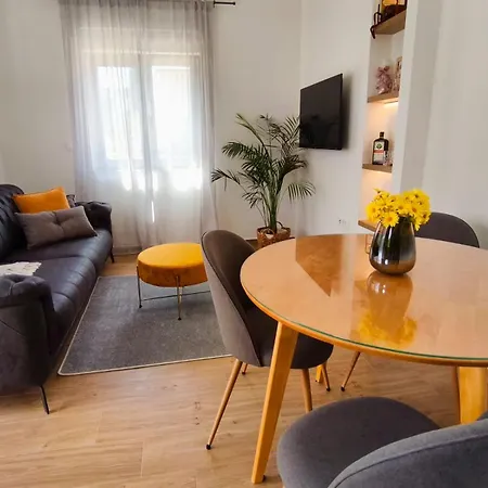 בית הארחה Maella Garden